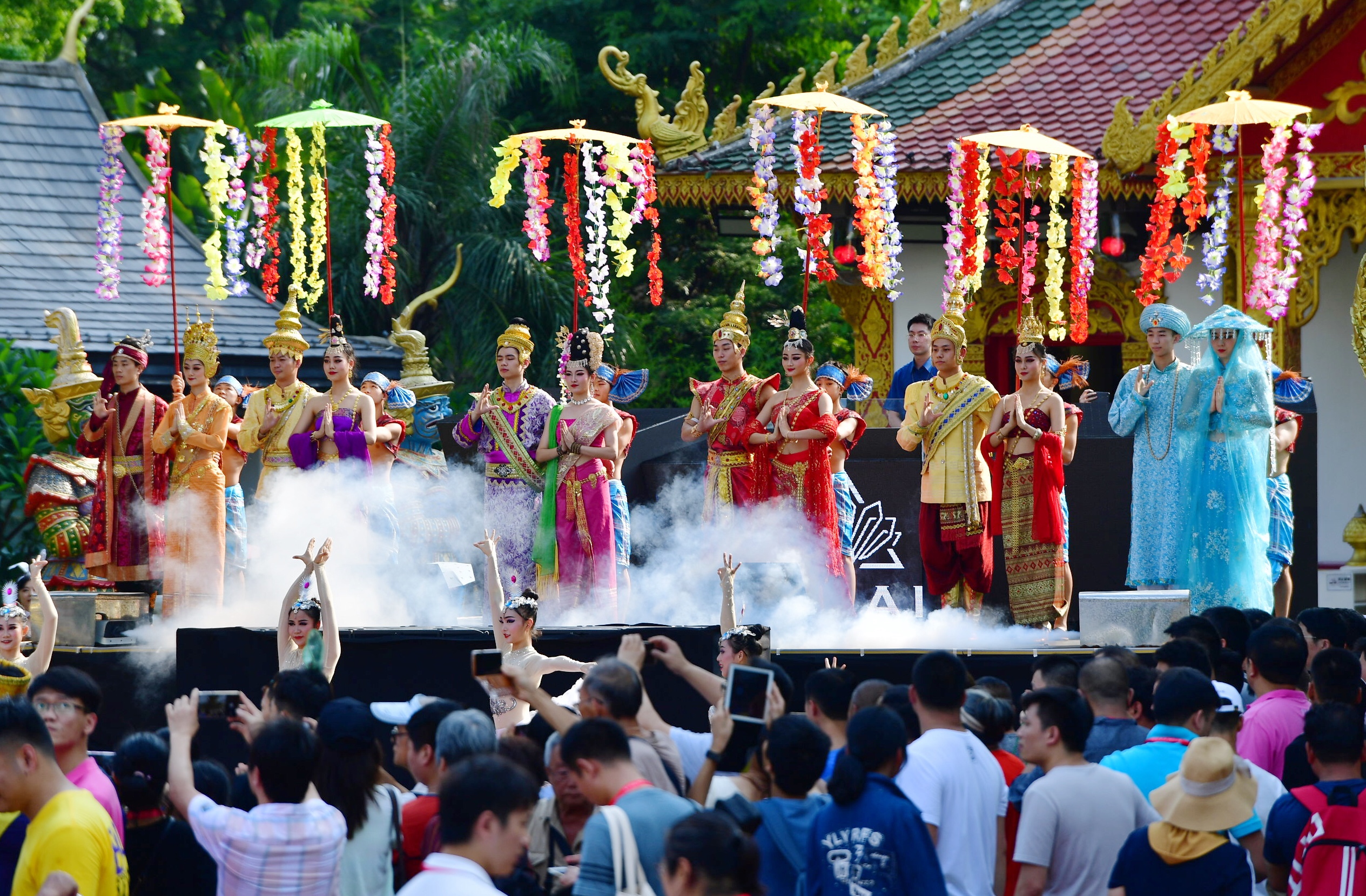 深圳最潮的泼水狂欢节,泼水节狂欢深圳