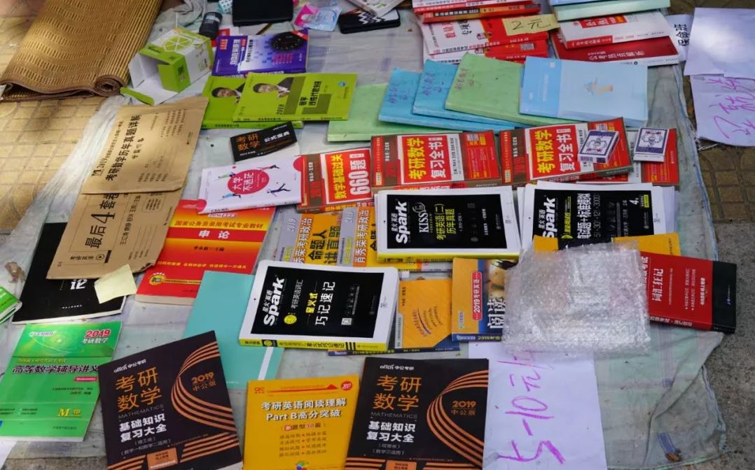 走过路过不要错过摆地摊视频,走过路过不要错过小商品商场