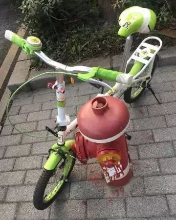 消防车赶到没有水,救火到达火灾现场后发现火势很大