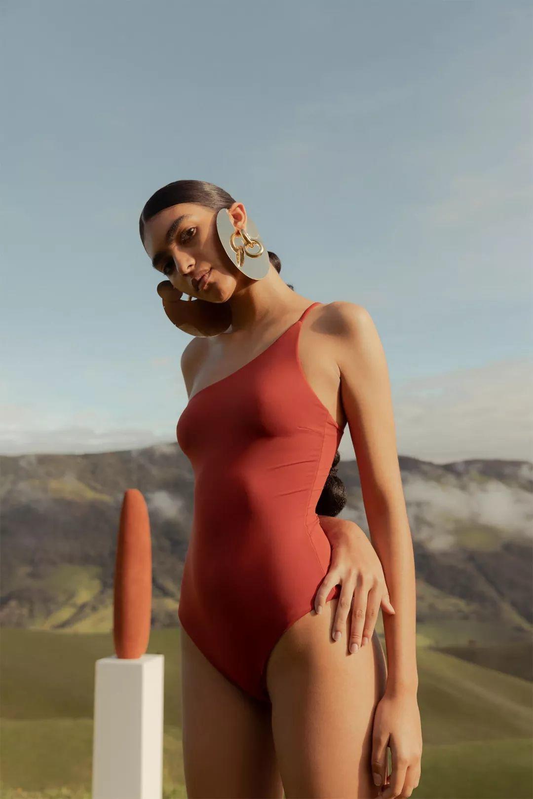 一件泳衣能做什么,夏天那么热有没有凉爽的泳衣