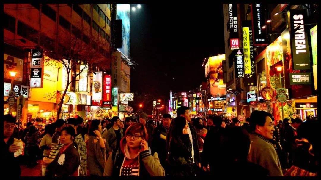济南“夜经济”来了|男子被高空坠物砸到当场倒地|复联4重新上映|即日起济南取消皮卡限行