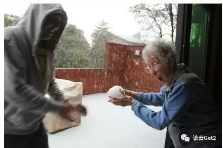 70岁老人带癌症去旅行,老人得癌症去各地旅游