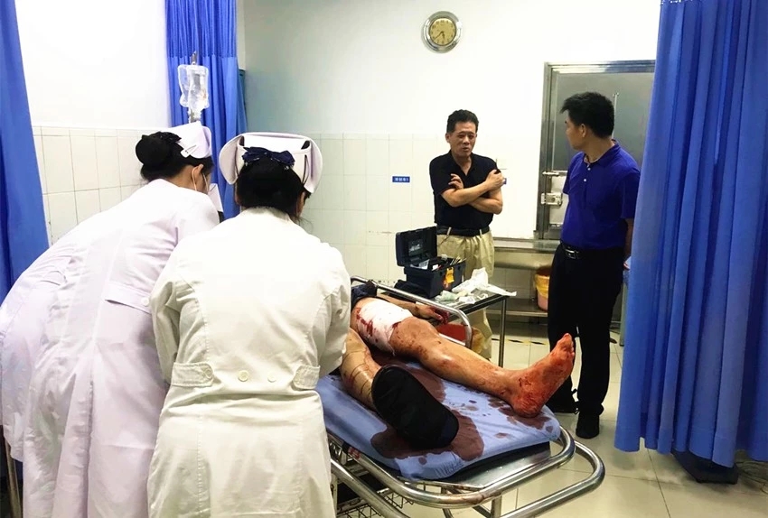 装修工人不小心手出血了,装修工人受伤流血