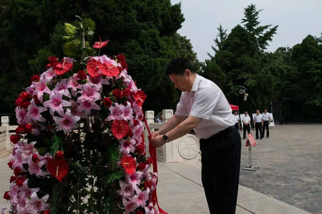 不忘初心牢记使命|集团公司*党**委中心组前往兰考接受红色教育