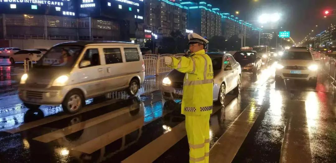 来PK！用一种水果形容警察，你的答案是……