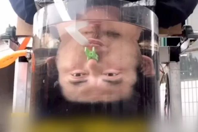 倒立洗头机风靡海外，外媒大赞中国创新精神