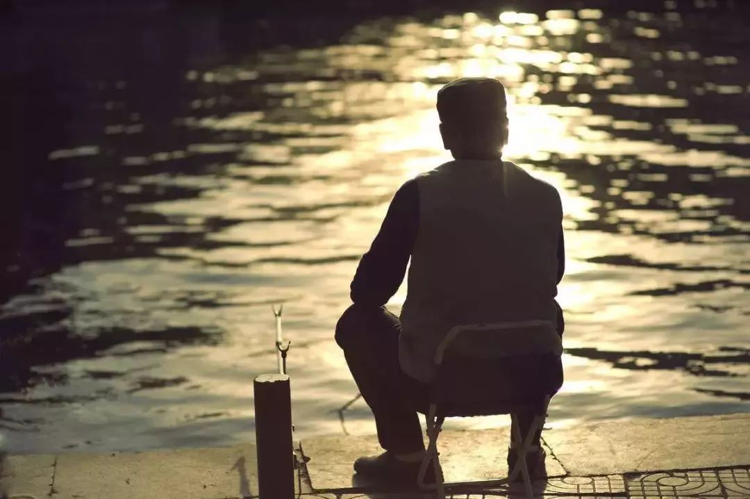 中国深坑酒店建造,为什么深坑酒店被称为建筑奇迹