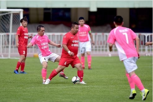 全力以赴的你,聚焦绿茵场