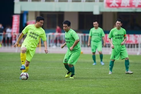 全力以赴的你,聚焦绿茵场