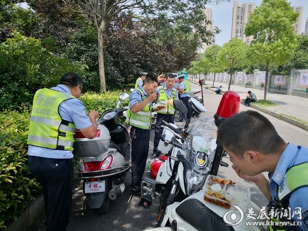 绿茵场上最美“警察蓝”中非少年足球友谊赛安全保卫工作掠影