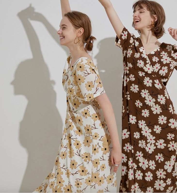 关晓彤穿绿丝绒裙大波浪,慵懒小黑裙关晓彤同款