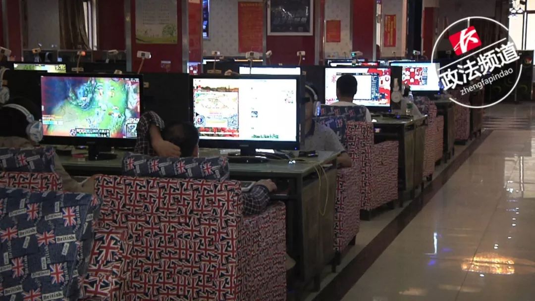 第一次吸毒在17-25岁所占比例,第一次吸毒的年龄