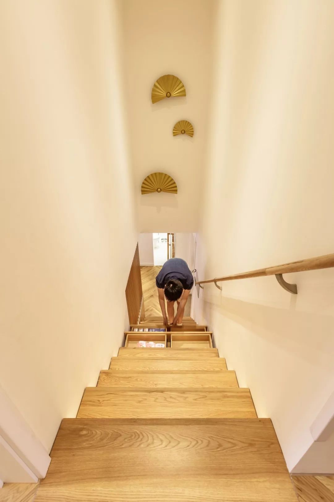 阳台很大要不要装窗帘,阳台太大能装铝合金窗吗