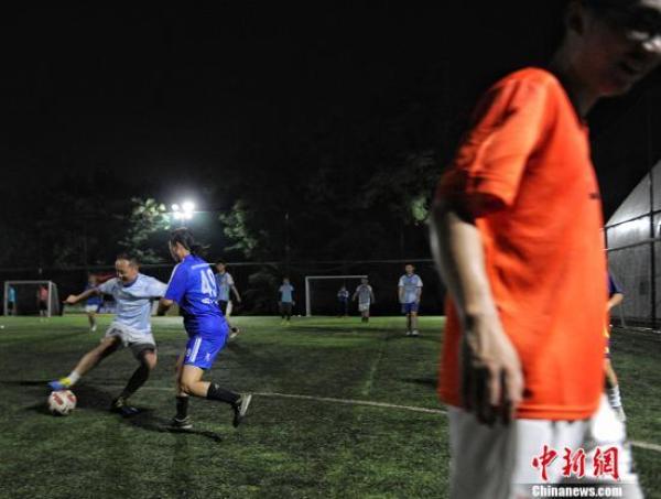 球场野玫瑰,野球场上