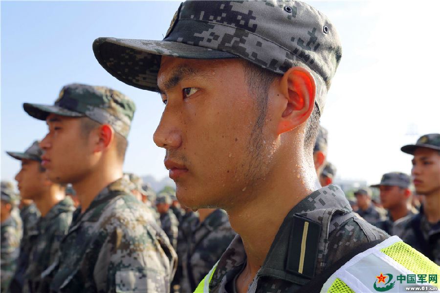 兵哥哥防暑小妙招,天气炎热防暑小妙招视频