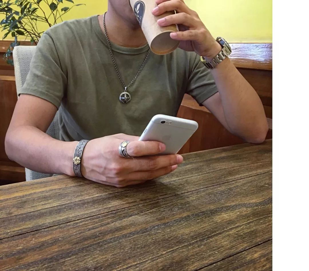 六叔的银饰没我的帅，还没我的便宜