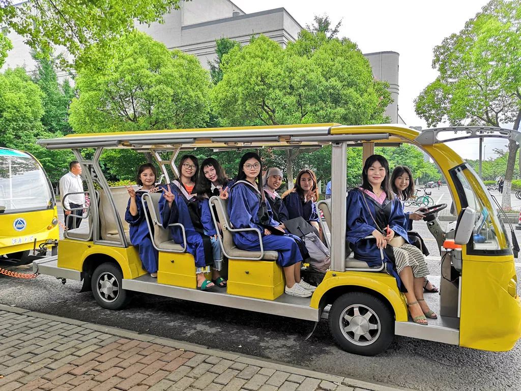 毕业照告别的是我们的青春,毕业照是我们永久的留念