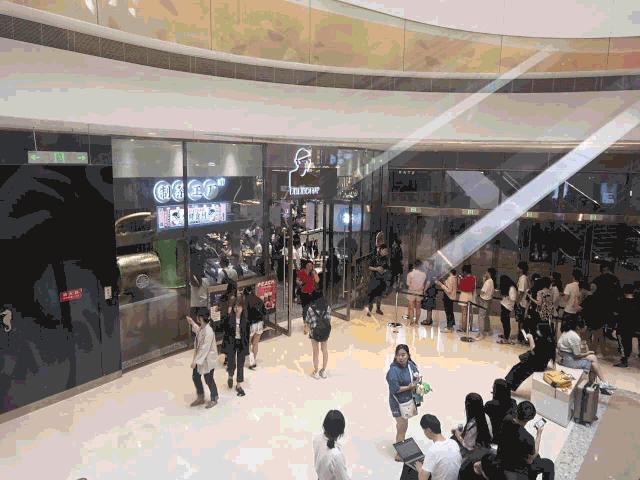 看呆！今天苏州中心排队3小时买杯乐乐茶！想问一句你们为什么不用上班