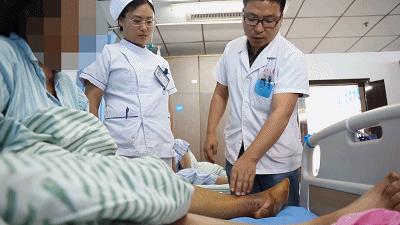 被蜜蜂蜇被蛇咬了,被蛇咬被蜜蜂蛰被蜘蛛咬