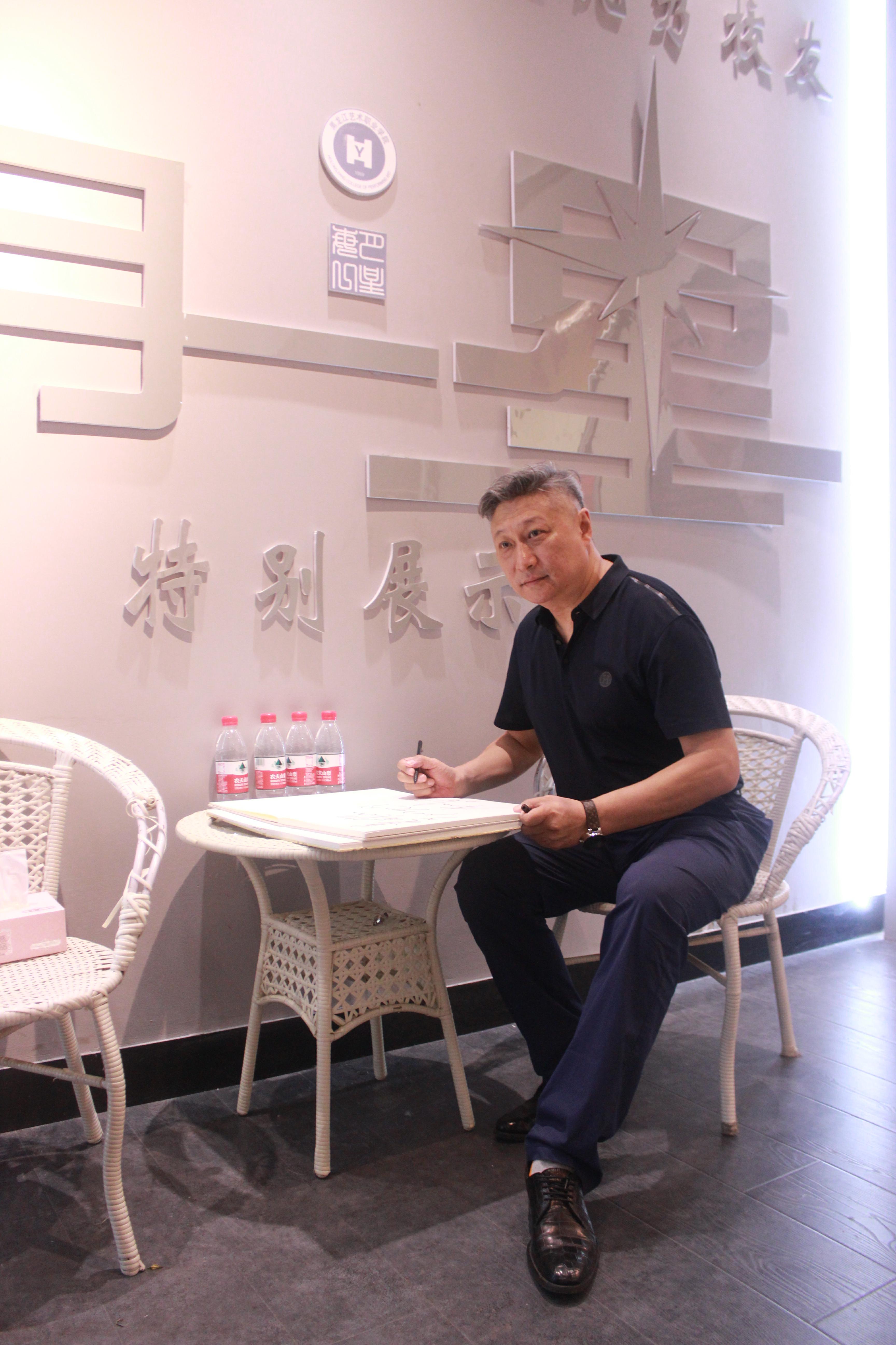 黑龙江艺术职业学院举办第二十五期“每月一星”优秀校友李刚艺术成就展