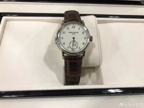 275万的百达翡丽戴手上，包装盒藏行李箱，游客“智闯”海关，结果…