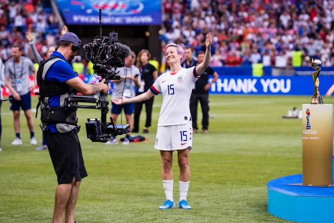 比起世界杯冠军,她们更希望获得和男人一样的权利