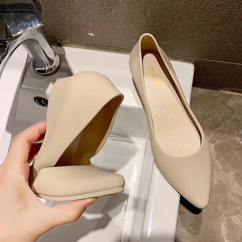 别再说雨鞋捂脚又显丑!有了它,增高显腿长!我天天盼着下雨