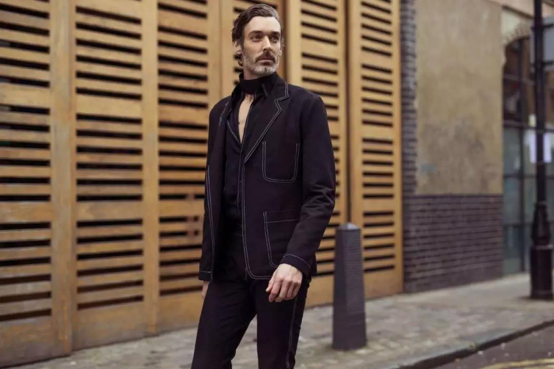 4岁孩子长小胡须,4岁小男孩长小胡须