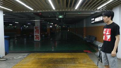 能抗8级大风和车压的暴风伞测评,硬汉级暴雨伞