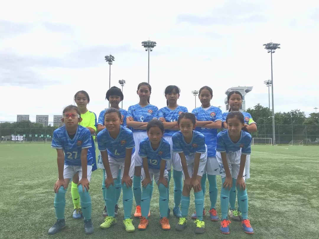 年轻足球小将第一次在一线队首秀,中国足球小将新援首秀