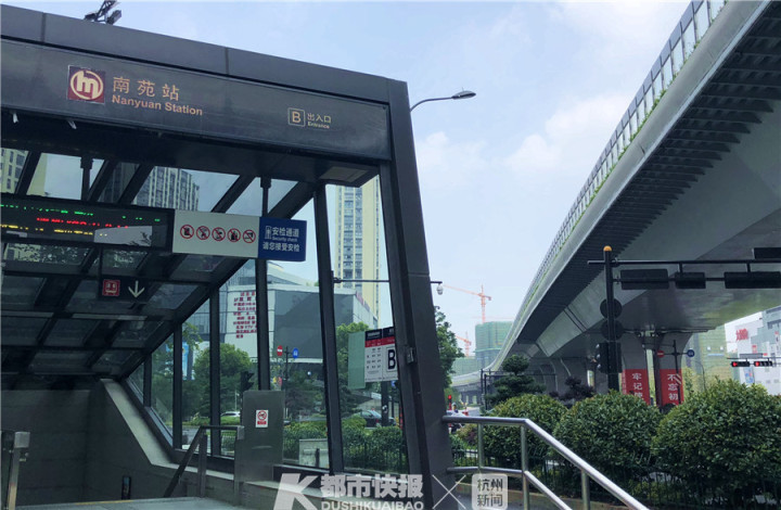 隔一条街房价相差一半要怎么说,隔条马路房价差2000