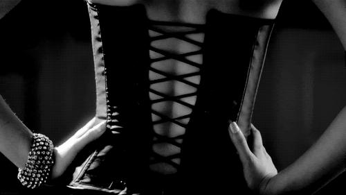 冬天皮肤起皮干燥有碎屑怎么保湿,下巴周围干燥起皮有小疙瘩