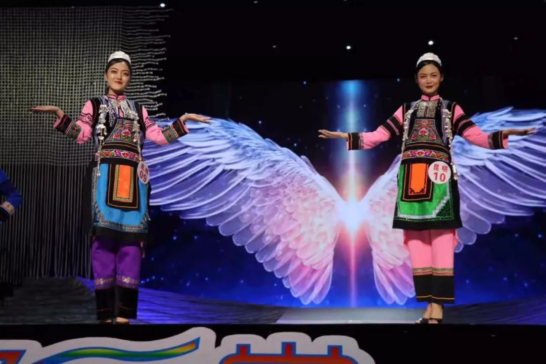 德宏五种少数民族服饰走秀音乐,云南少数民族服饰秀
