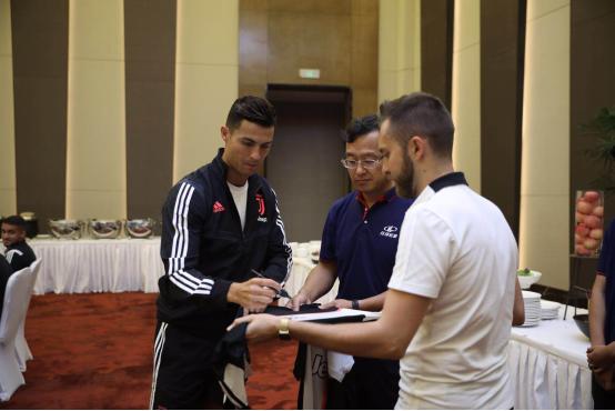 尤文图斯最新签约,尤文图斯签约洛卡特利