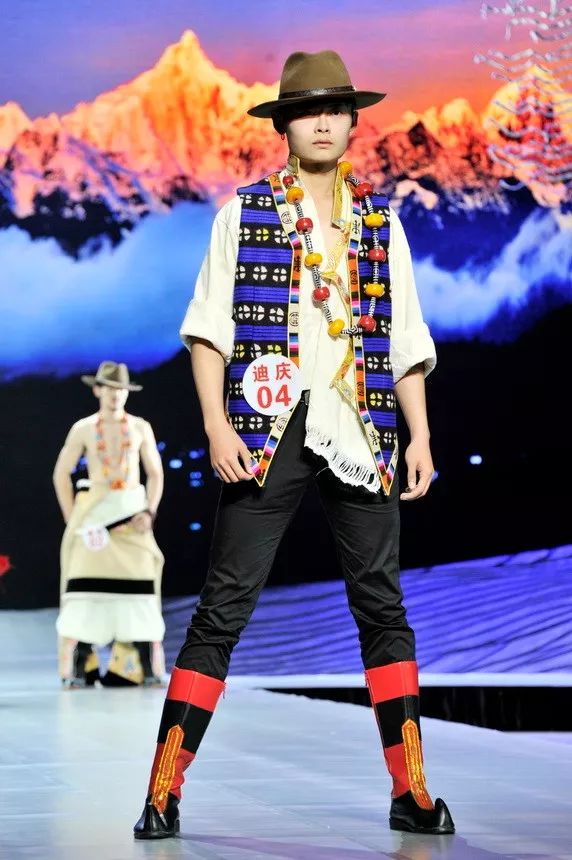 德宏五种少数民族服饰走秀音乐,云南少数民族服饰秀