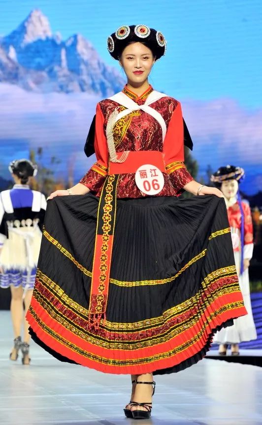 德宏五种少数民族服饰走秀音乐,云南少数民族服饰秀