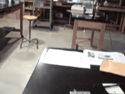 眼睛会发光的小虫,眼睛里有小虫子爬的感觉是咋回事