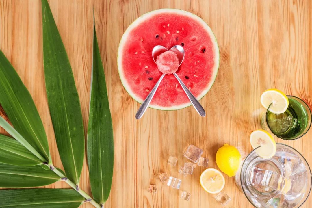 请分别分析蔬菜和水果的营养价值,各种水果的营养价值及功效汇总表