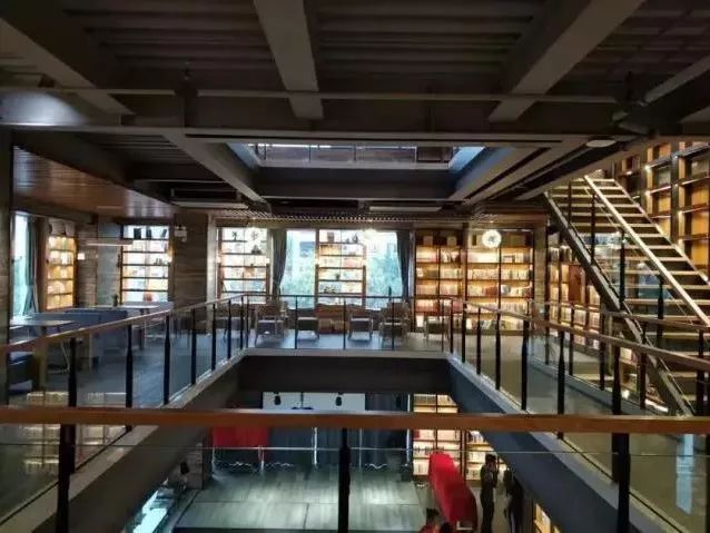 都上央视了！大学校园书店怎么突然这么火？