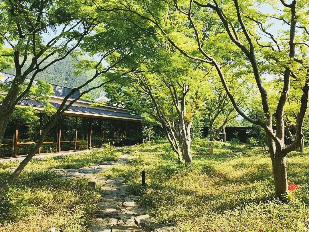 藏于山水间的温泉酒店推荐,海螺沟温泉度假酒店推荐