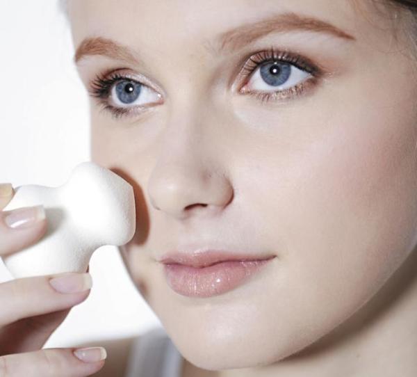 夏天出油脱妆严重怎么办,夏天出油脱妆用啥粉底液