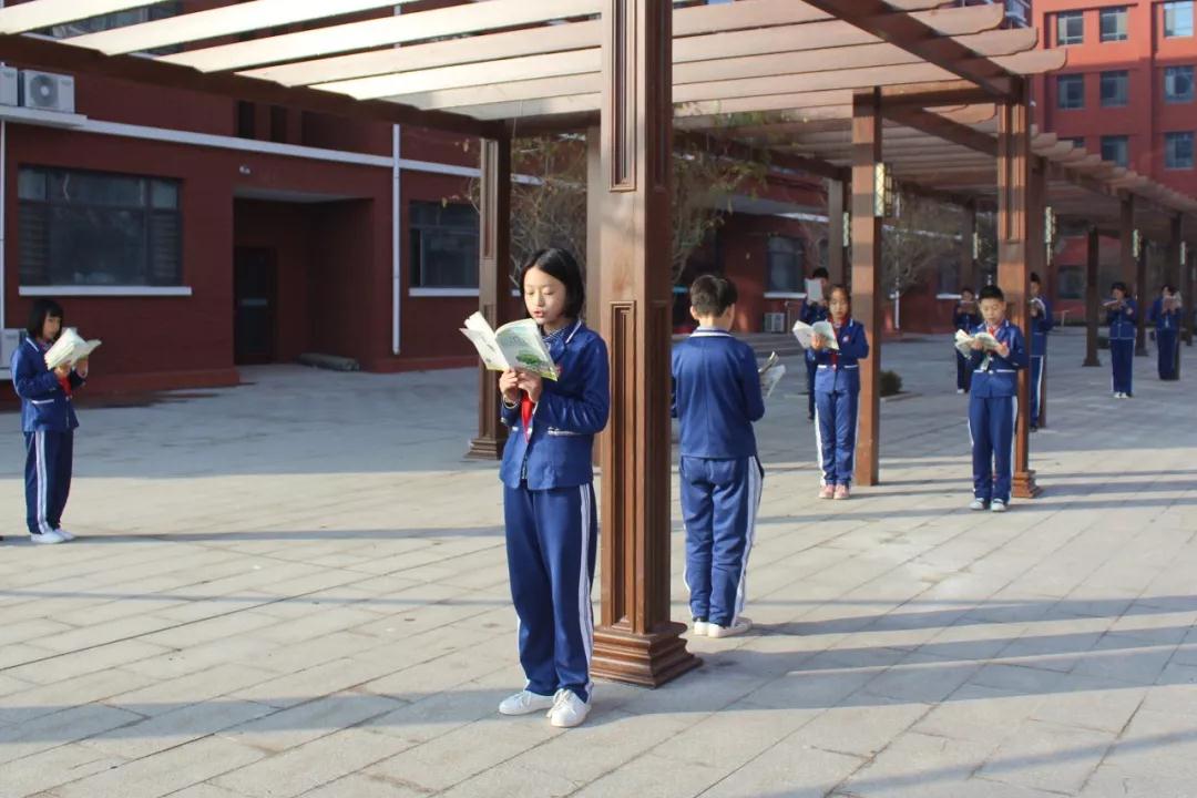 徜徉在美丽的金平湖畔,徜徉在北大校园