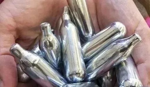 别买！这种闪送的东西1小瓶就能毒杀老鼠！竟有人1天用千瓶，电商平台还有卖！