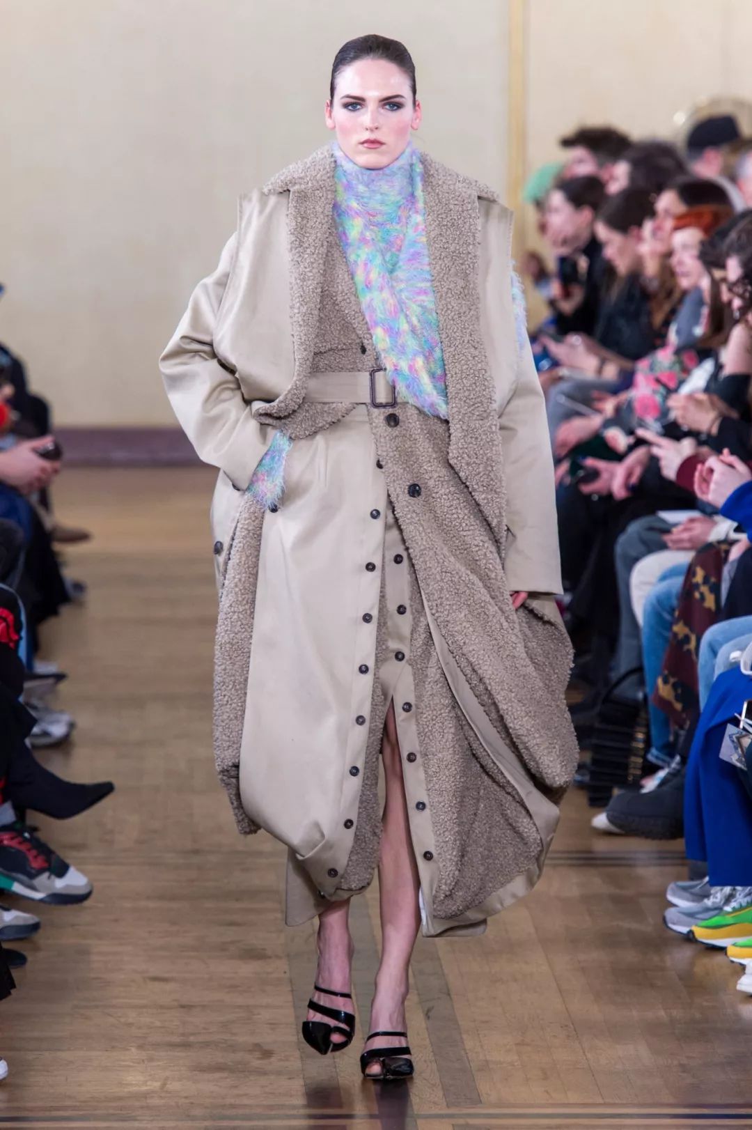 21年秋冬女装流行趋势,21年秋冬女装流行色