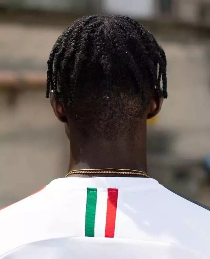 足球衣潮流设计,足球衣风格穿搭