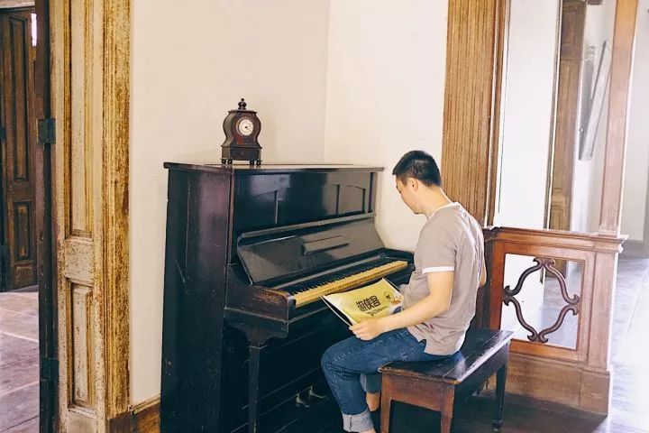 对厦门鼓浪屿景色的描写,鼓浪屿在厦门的哪个地方