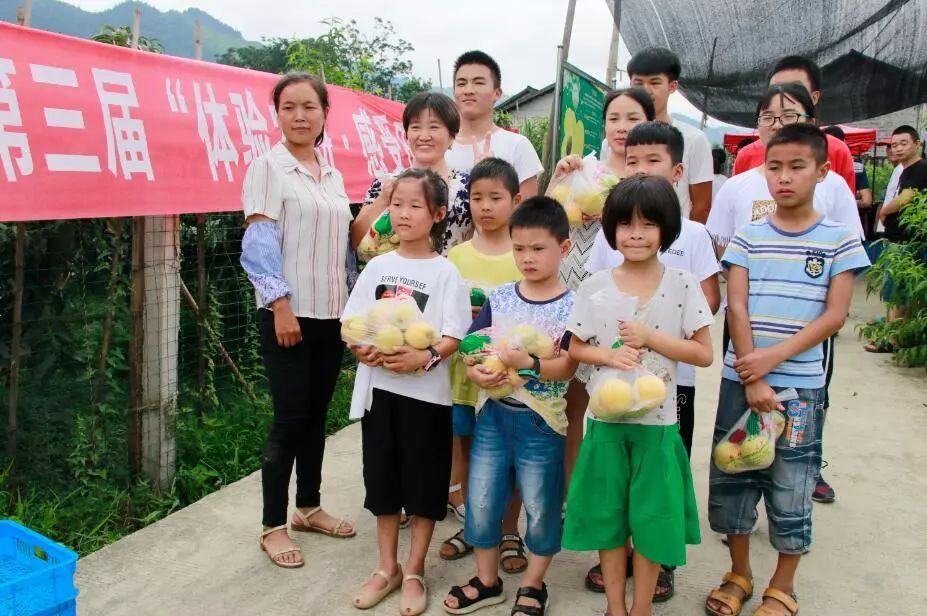 购购购！今天这里超热闹