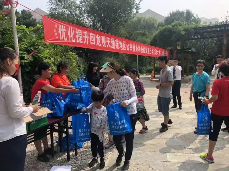 热闹过年绘画,社区组织的绘画活动