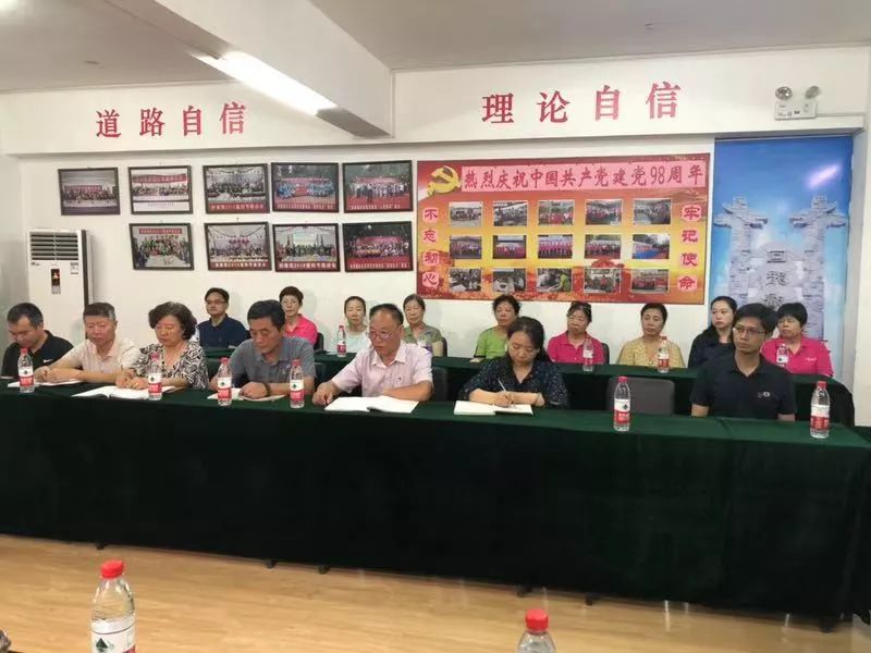 热闹过年绘画,社区组织的绘画活动