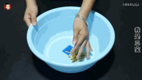 旧毛巾不要扔,旧毛巾别扔剪了放客厅省不少钱